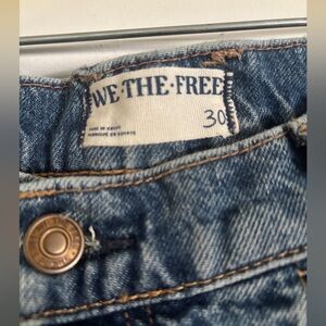Gorgeous WE THE FREE Low Rise Cuffed Boyfriend Jeans!